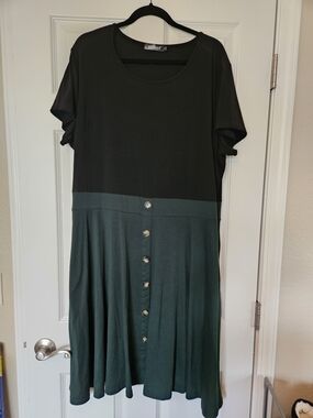 Women's Two-Tone Black and Dark Green Button-Front Midi Dress
